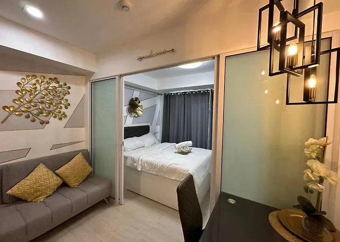 Rob's Place At Azure Staycation 酒店